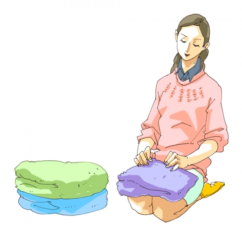 洗濯ものをキレイにたたんでいる女性のイラスト