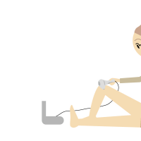 脱毛器で足を脱毛している女性のイラスト