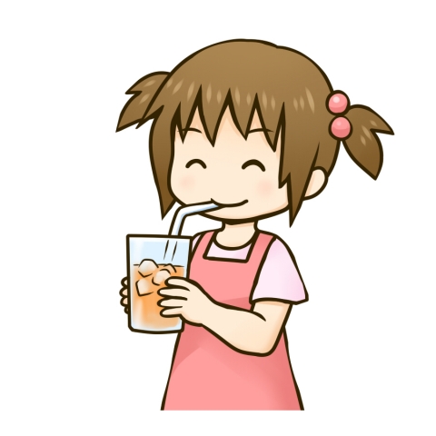 コップに入ったジュースを飲む女の子のイラスト